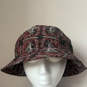 THRASHER BANDANA PRINT BUCKET BAT❤️